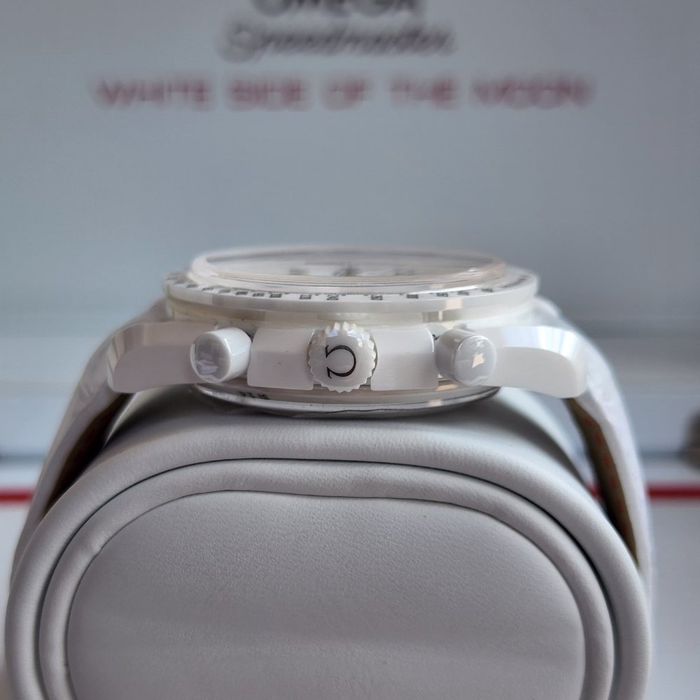 NEW OMEGA SPEEDMASTER WHITE SIDE OF THE MOON 44.25 CERAMIC WHITE CHRONO Co-Axial - Picture 7 of 15